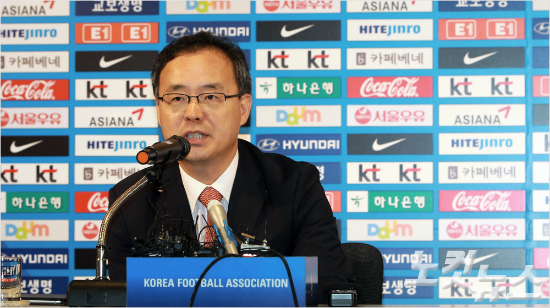 이용수대한축구협회기술위원장은독일출신울리슈틸리케감독에게축구대표팀지휘봉을맡긴결정적인이유로솔직함과타인을위한배려,한국축구를위한헌신을꼽았다.황진환기자