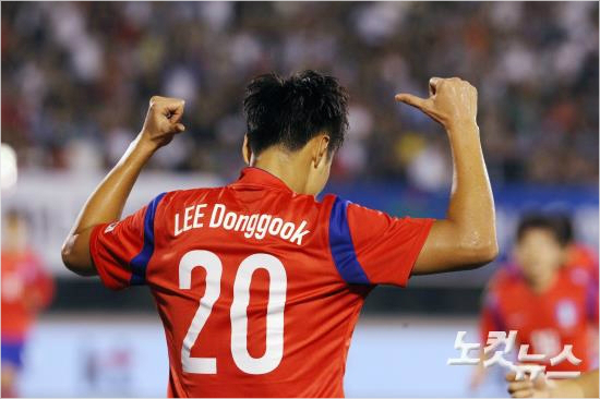 이동국은베네수엘라를상대로한15개월만의축구대표팀복귀전에서2골을몰아치며35세나이가무색한맹활약을선보였다.윤성호기자