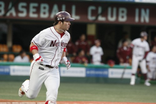 ▲단일시즌50홈런기록을눈앞에둔넥센박병호.사진│넥센히어로즈