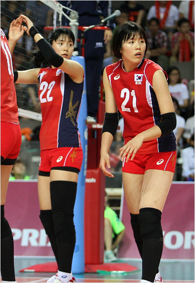 여자배구대표팀의공격수이재영(오른쪽)이발목부상을당했다.(자료사진=FIVB)