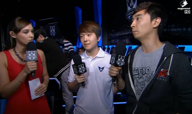 삼성 갤럭시 화이트 '댄디' 최인규가 공식 인터뷰에 응하고 있다(사진=온게임넷 생방송 캡처).