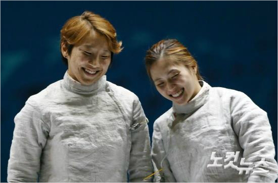 펜싱여자사브르이라진(왼쪽)과김지연.(박종민기자)