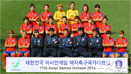 조별리그3경기에서무실점하며28골을넣은여자축구대표팀은대만을상대로준결승진출에도전한다.여자축구는이번대회에서아시안게임출전사상첫금메달에도전한다.박종민기자
