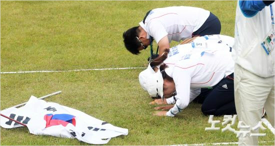 27일오후인천계양아시아드양궁장에서진행된인천아시안게임양궁컴파운드여자단체결승전한국과대만의경기에서승리한한국의김윤희,석지현,최보민.(황진환기자)