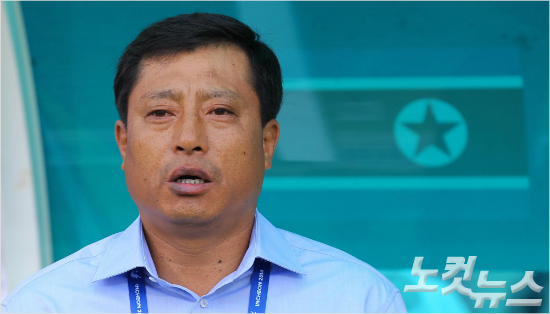 김광민북한여자축구대표팀감독은한국과2014인천아시안게임여자축구준결승을앞두고편파판정없는공정한경기를강조했다.박종민기자