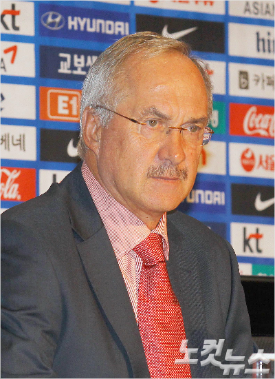 울리슈틸리케감독은자신의부임후한국의모든축구선수에게대표팀에발탁될기회를공정하게부여하겠다고약속했다.박종민기자