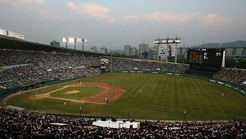 ▲다음달1일부터재개되는프로야구잔여일정은17일까지휴식없이진행된다.사진│LG트윈스