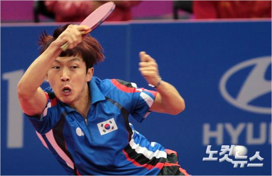 '이번엔경험,다음엔승리'정상은이중국과결승에서세계4위장지커와드라이브대결을하는모습.(자료사진=박종민기자)