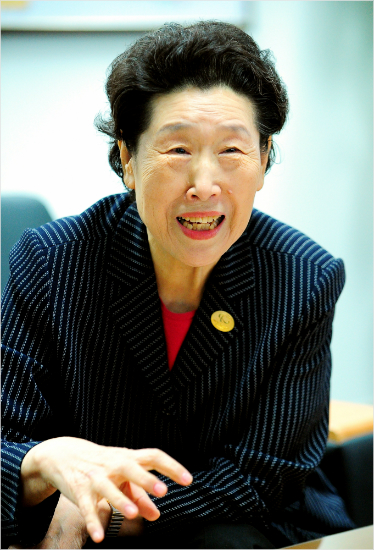 2014인천장애인아시안게임조직위원회는음주운전사고로자진사퇴한현정화한국마사회탁구단총감독을대신해황연대고문을인천장애인아시안게임선수촌장으로위촉했다.(자료사진=2014인천장애인아시안게임조직위원회)