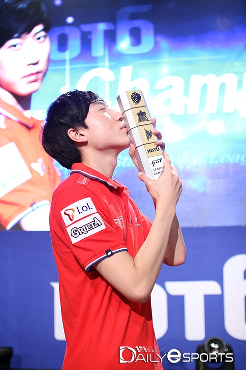 WCS GSL 시즌3에서 어윤수를 꺾고 우승을 차지한 이신형.