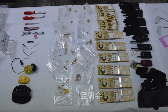 ▲절도피의자들압수품.<부산경찰청제공>