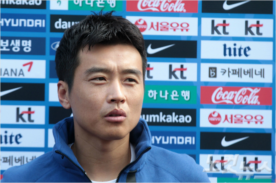 파라과이,코스타리카와의평가전을앞두고소집된축구대표팀이동국이7일경기도파주NFC에서인터뷰를하고있다.(박종민기자)