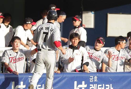▲프런트와수뇌부의움직임에따라천국과지옥을오갈수있는곳이바로프로스포츠현장이다.사진│LG트윈스