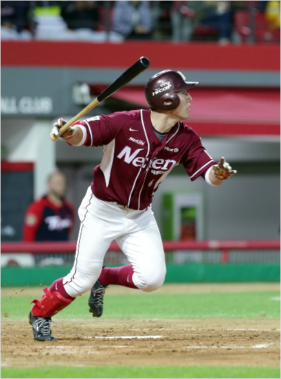 '역사적인순간'넥센서건창이13일광주KIA전에서2회김병현을상대로한시즌역대최다신기록인197번째안타를뽑아내고있는모습.(자료사진=넥센히어로즈)