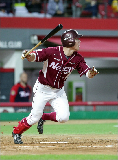 서건창이기록과타이틀을위해끝까지방망이를휘두른다.(자료사진=넥센히어로즈)