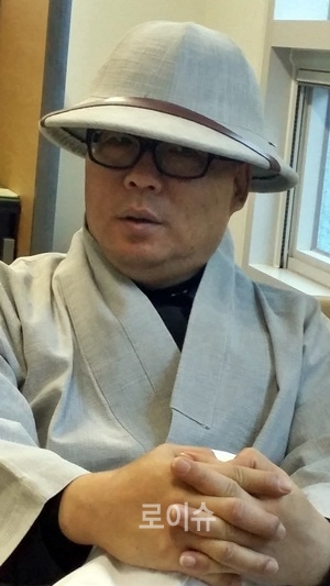 ▲서현스님은17일부산지방국세청브리핑룸에서기자회견을열어성명서에서밝힌역대범어사의사중정재(토지)매각행위,문화재및유물유실반출,주지스님들재임시불법탈법행위,불법금품수수·향응으로선출된주지스님들의의혹규명등11개항목에대해진상규명을촉구하고있다.