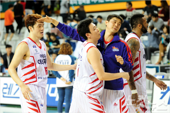 프로농구초반선두를질주하고있는고양오리온스(사진제공/KBL)