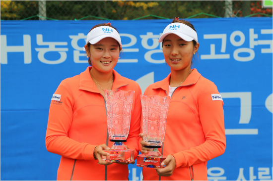 '우리가차세대간판'제7회국제테니스연맹(ITF)NH농협은행고양국제여자챌린저대회복식정상에오른홍현휘-이소라조.(자료사진=대한테니스협회)