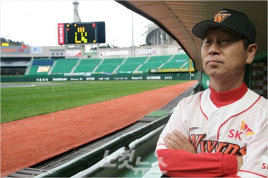 '이문학을다시밟을날이올까?'김성근감독은2007년부임하자마자한국시리즈우승을일궈내는등3회우승,4회한국시리즈진출까지SK전성기를이끌었다.(자료사진=윤창원기자)