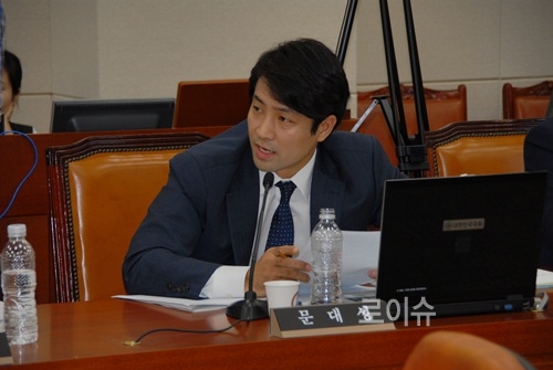 ▲문대성의원은“특수근로자의보험가입률이감소하여10%도채되지않는데별다른대안을마련하지못하고있다”고지적하고있다.<문대성의원실제공>