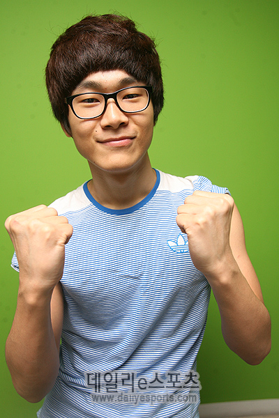 이때는 왠지 어깨도 좁았던 것 같죠?