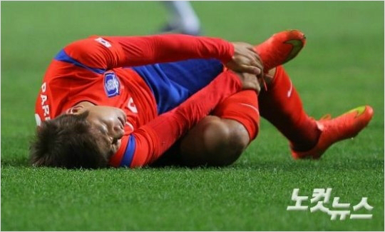코스타리카와축구친선경기중발목을부여잡고쓰러진박주호선수(사진=노컷뉴스)