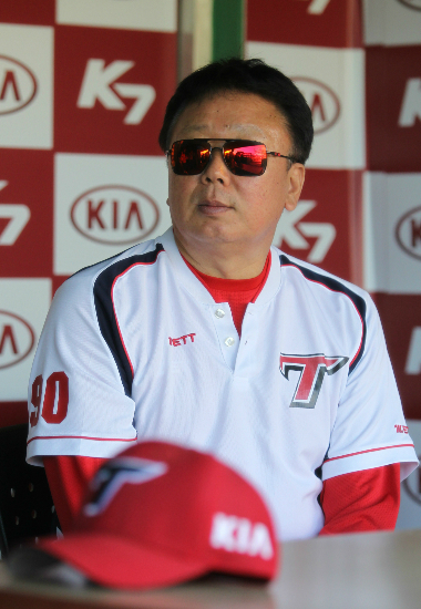 KIA타이거즈와2년재계약에성공한선동열감독(사진=KIA제공)