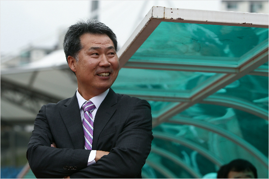 조민국감독이이끄는울산현대는성남원정에서후반에만6골을주고받는난타전끝에4-3재역전승으로'현대오일뱅크K리그클래식'상위스플릿에마지막으로합류했다.(자료사진=한국프로축구연맹)