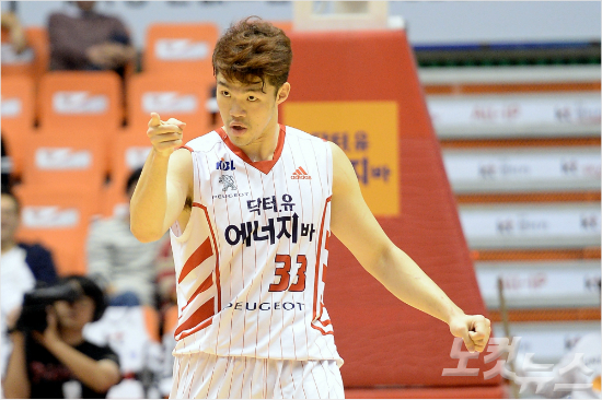 오리온스의개막8연승행진을이끈신인포워드이승현(사진제공/KBL)
