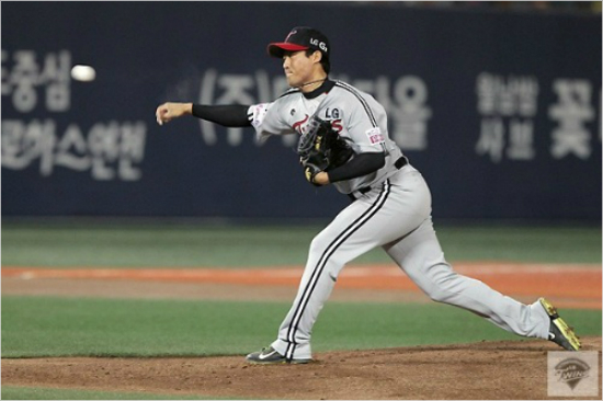 신정락이28일넥센과플레이오프2차전에서역투를펼치고있는모습.(자료사진=LG트윈스)