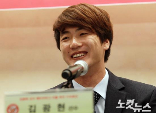 SK와이번스투수김광현이29일오후서울상암동스탠포드호텔에서메이저리그진출추진기자회견을갖고입장을밝히고있다.(사진=황진환기자)