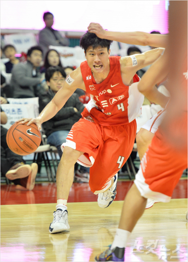 1일잠실학생체육관에서열린오리온스와의경기에서돌파를하고있는SK박형철(사진제공/KBL)