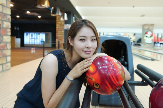 '나이제볼링요정이에요'2일끝난'2014프로볼러선발전'1차테스트에서합격해프로선수로활동하게된원조리듬체조스타신수지.(자료사진=한국프로볼링협회)