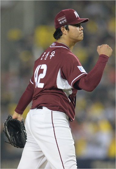 '감독님,100개도던질수있답니다'4일삼성과한국시리즈1차전에서7회부터2이닝완벽투를펼치며승리투수가된넥센필승불펜조상우.(자료사진=넥센히어로즈)