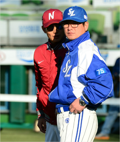 '누구예상이맞을까'5일한국시리즈2차전을앞두고각각필승점수를예상한류중일삼성(오른쪽)-염경엽넥센감독.(자료사진=삼성라이온즈)