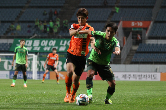 2015년아시아축구연맹(AFC)챔피언스리그출전을노리는제주는올시즌조기우승을확정하려는전북을안방으로불러들여승점3점에도전한다.(자료사진=제주유나이티드)