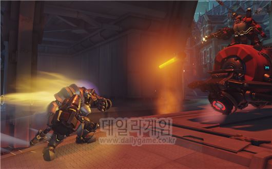 탱크 캐릭터인 Reinhardt. 상대에게 빠르게 돌격해 진영을 흐트려뜨리는 팀의 리더다.