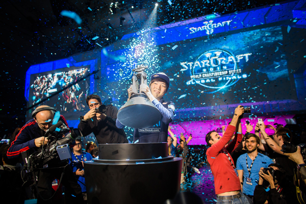 WCS 글로벌 파이널에서 우승차지한 스타테일 이승현(사진제공=블리자드)