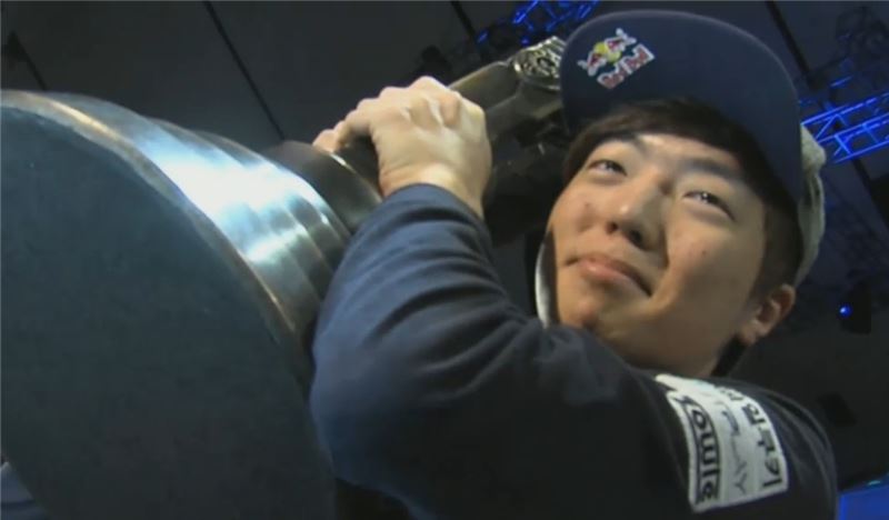 월드 챔피언십 시리즈 2014 시즌 스타2 부문에서 우승한 스타테일 이승현(사진=곰exp 생중계 캡처).