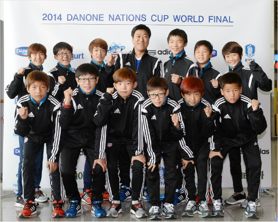 국제축구연맹(FIFA)이공인한세계최대의유소년축구대회'다논네이션스컵'의2014년대회에한국대표로출전하는서울숭곡초등학교축구팀이10일오전대회가열리는브라질로출국했다.(자료사진=풀무원다논)