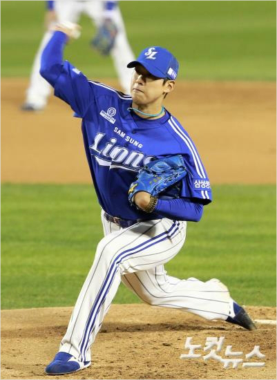 11일오후서울잠실야구장에서열린2014한국야쿠르트프로야구한국시리즈6차전삼성과넥센의경기에서삼성선발윤성환이역투하고있다.(황진환기자)
