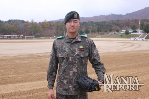 ▲귀국이후현역복무에임한정수민.그는현재22사단행정병으로근무중이다.사진│김현희기자