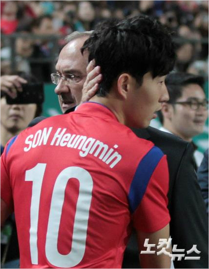울리슈틸리케감독이이끄는축구대표팀은요르단,이란과원정2연전A매치를통해새로운선수들의아시안컵출전가능성을시험한다.박종민기자