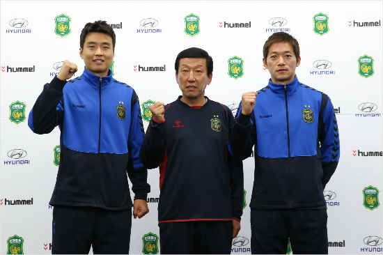 전북현대의K리그클래식우승을이끈주역인이동국과최강희감독,김남일(사진왼쪽부터)(사진제공/전북현대구단)