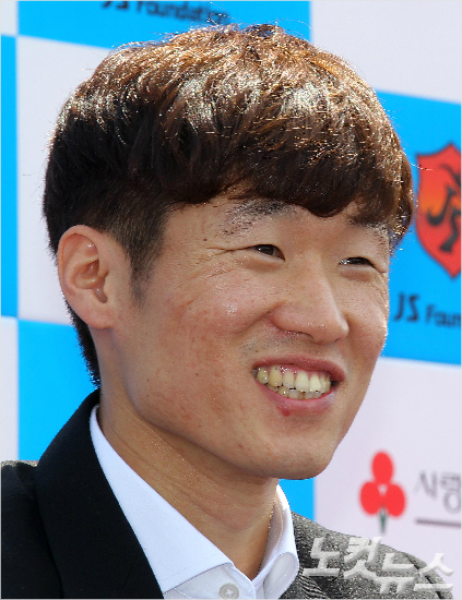 한국인최초로잉글랜드프리미어리그맨체스터유나이티드에입단했던박지성은현역은퇴후아시아선수최초로구단을대표하는'앰버서더'로활동하고있다.박종민기자