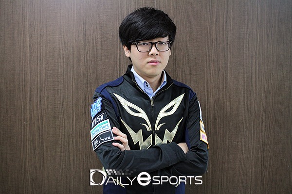 요이 플래시 울브즈 원이삭.