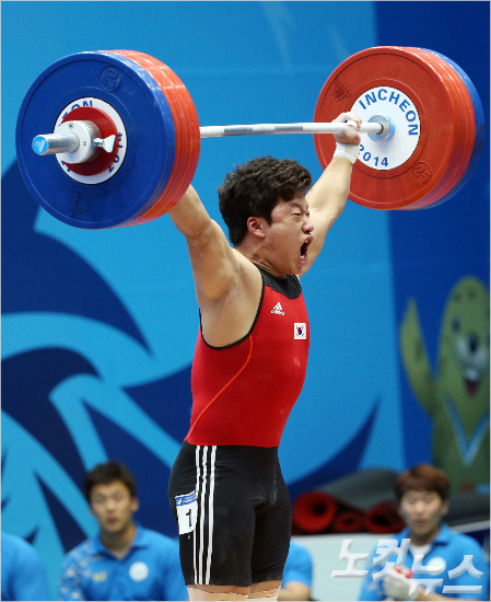 2008년베이징올림픽남자역도77kg에서금메달을목에걸었던사재혁은2016년리우데자네이루올림픽을목표로85kg으로체급을올려기록을끌어올리고있다.황진환기자