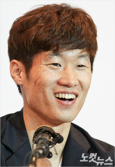 잉글랜드프리미어리그맨체스터유나이티드의공식앰버서더로임명된박지성은자신의첫일정으로국내에서어린이축구교실을열었다.(노켯뉴스자료사진)