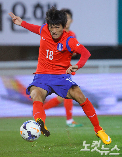 한교원은처음으로선발출전한자신의네번째A매치에서결승골을터뜨리며울리슈틸리케감독의분명한눈도장을찍었다.박종민기자