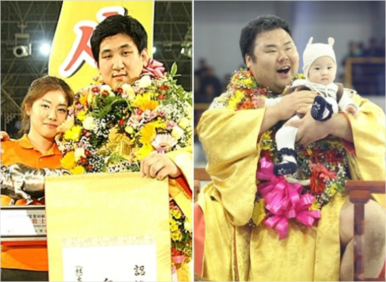 '뱃속의딸과손안의딸을위해'2014년천하장사에오른정경진(왼쪽)은아내뱃속에서내년1월태어날딸을위해반드시우승하겠다는다짐을이뤘다.준우승자인윤정수(오른쪽)는이미2012년딸주하와함께천하장사꽃가마에오른바있다.(자료사진=대한씨름협회)